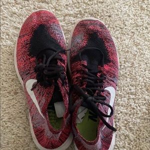 size 9 Nike free run Flyknit sneakers